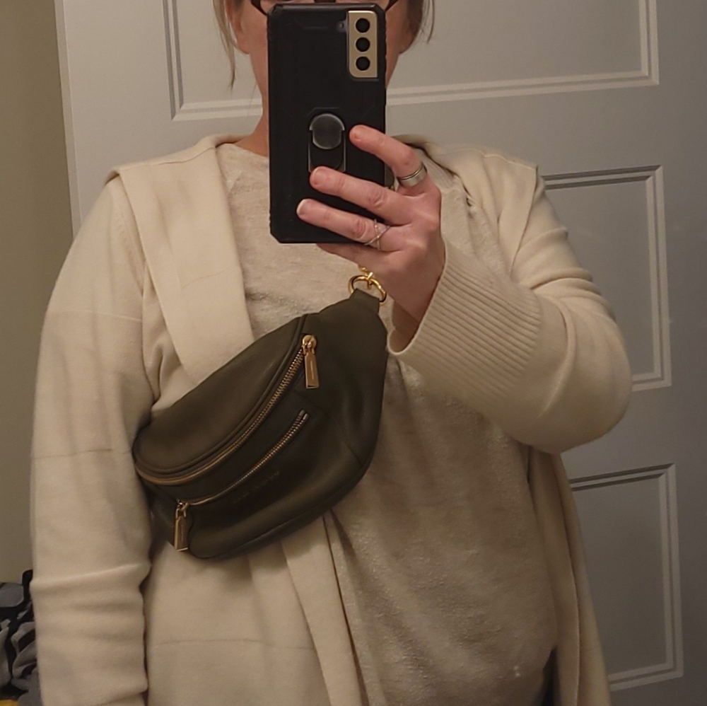 Michael Kors Olive Leather Bag with Gold Details - Picture 9 of 11
